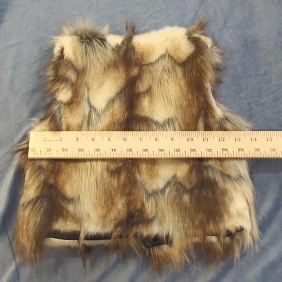 ECU: Like New Girls Faux Fur Vest - Picture 7 of 12